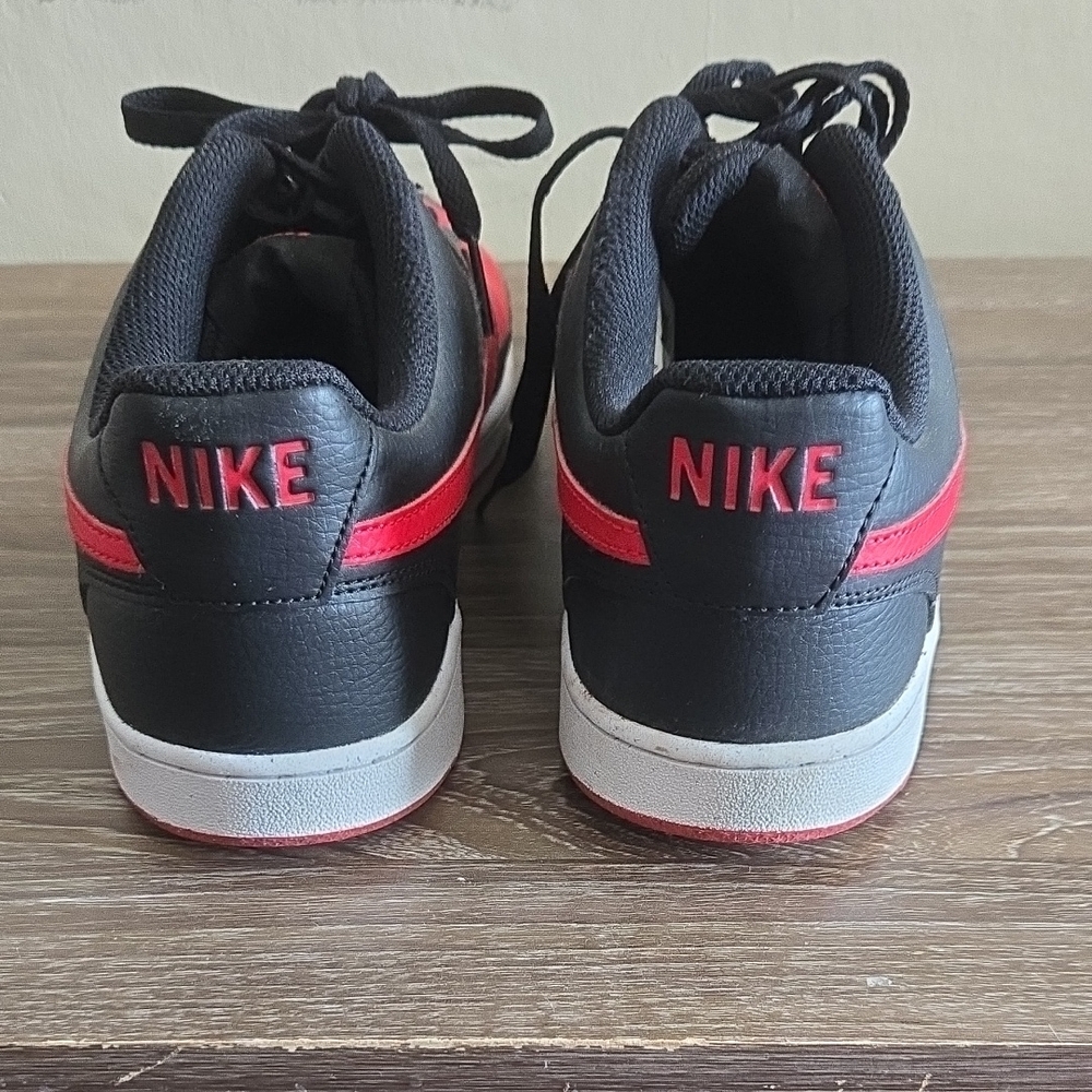 Nike Black and Red Athletic Shoes - Picture 2 of 4